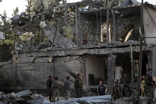 Compte tenu des conquêtes territoriales des talibans, l'Afghanistan demande à la Suisse de suspendre provisoirement les rapatriements. La photo montre la maison du ministre de la défense à Kaboul, qui a été détruite mercredi.